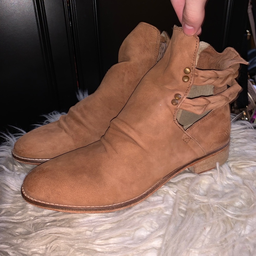 Free People Tan Leather Slouchy Ankle Bootie!